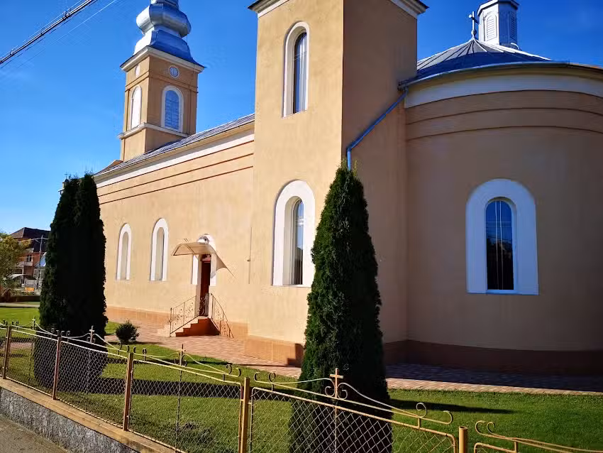 Biserica Sfinții Arhangheli Mihail și Gavriil