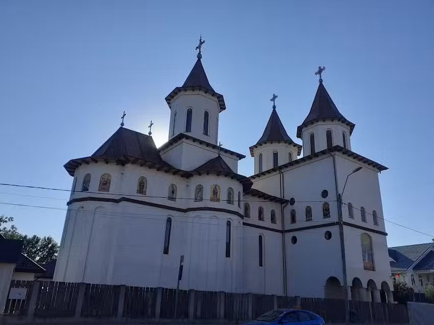 Biserica Sfinții Arhangheli MIhail și Gavriil