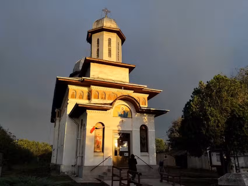 Biserica Sfintii Arhangheli Mihail si Gavriil