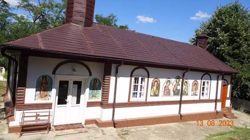 Biserica &bdquo;Sfinții Arhangheli Mihail și Gavriil&rdquo; Comănești