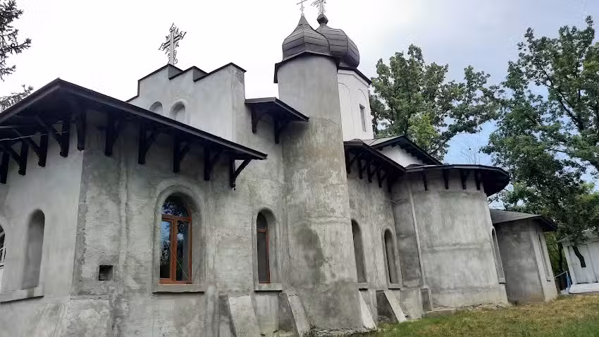 Biserica &bdquo;Sfinții Arhangheli Mihail și Gavriil&ldquo; Cuca