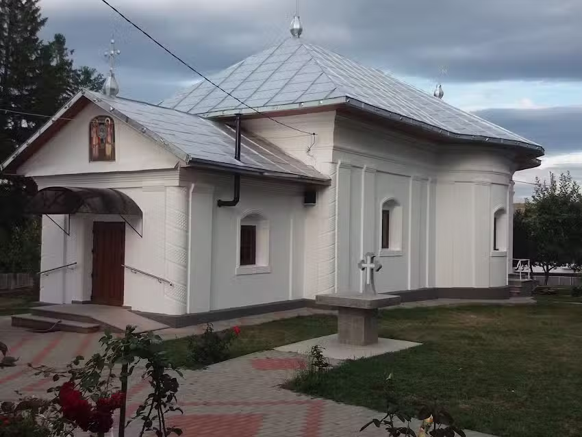 Biserica Sfinții Arhangheli Mihail și Gavriil Poiana Vorona