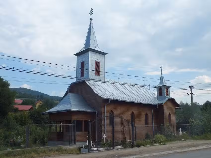 Biserica Sfinții Arhangheli Mihail și Gavriil S&acirc;rca