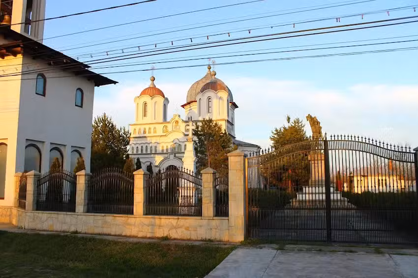 Biserica &bdquo;Sfinții Arhangheli Mihail și Gavriil&ldquo; Tudor Vladimirescu
