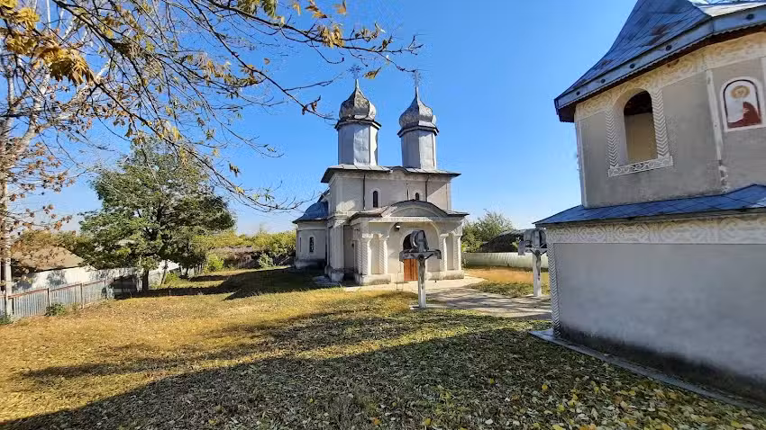 Biserica &bdquo;Sfinții Arhangheli Mihail și Gavriil&ldquo; Vădeni