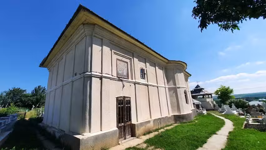 Biserica &bdquo;Sfinţii Arhangheli Mihail şi Gavriil&rdquo; V&acirc;rlezi