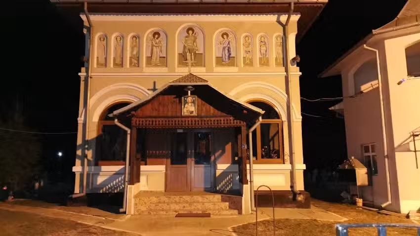Biserica Sfinții Arhangheli Mihail și Gavril