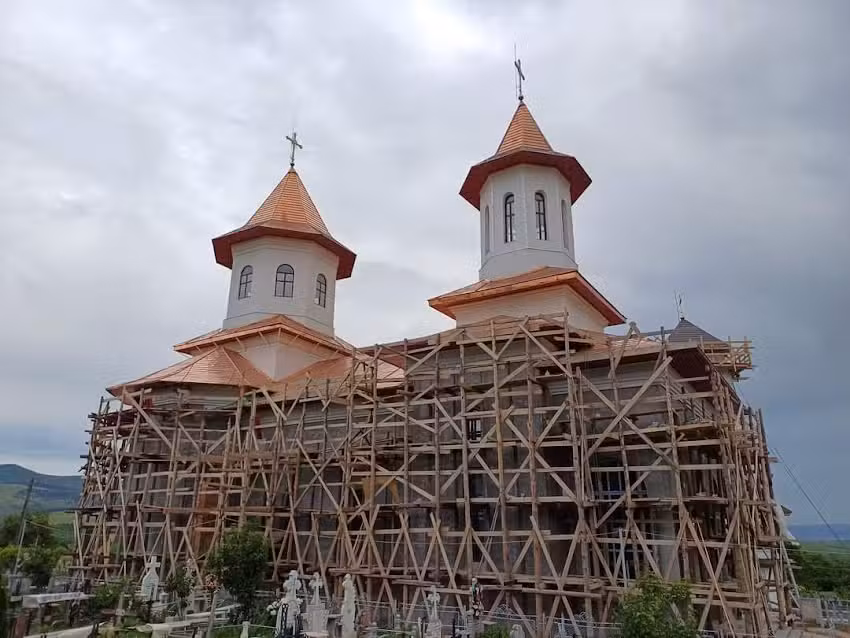 Biserica Sfinții Arhangheli Mihail și Gavril