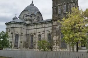 Biserica Sfinții Arhangheli Mihail și Gavril