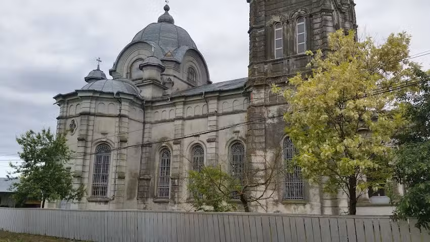Biserica Sfinții Arhangheli Mihail și Gavril