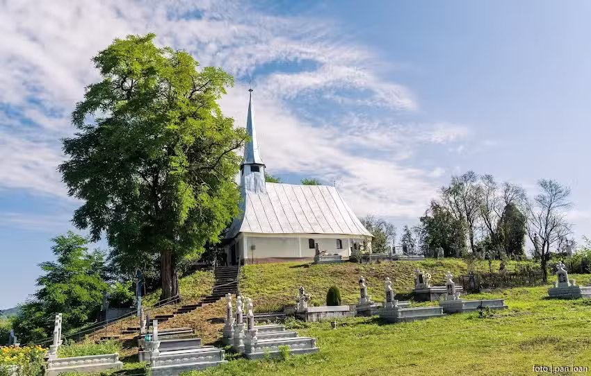 Biserica Sfinții Arhangheli Mihail și Gavril