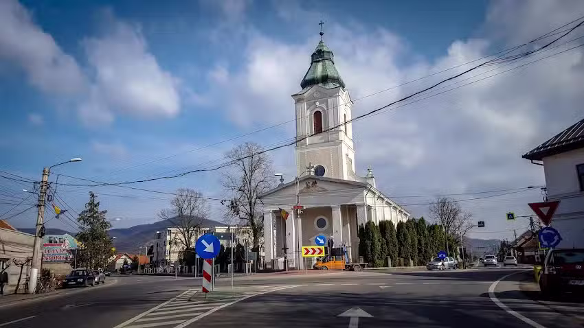 Biserica Sfinții Arhangheli Mihail și Gavril