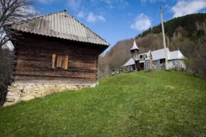 Biserica Sfinții Arhangheli Mihail şi Gavril