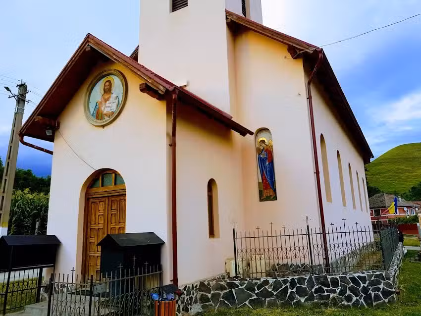 Biserica Sfinţii Arhangheli Mihail şi Gavril