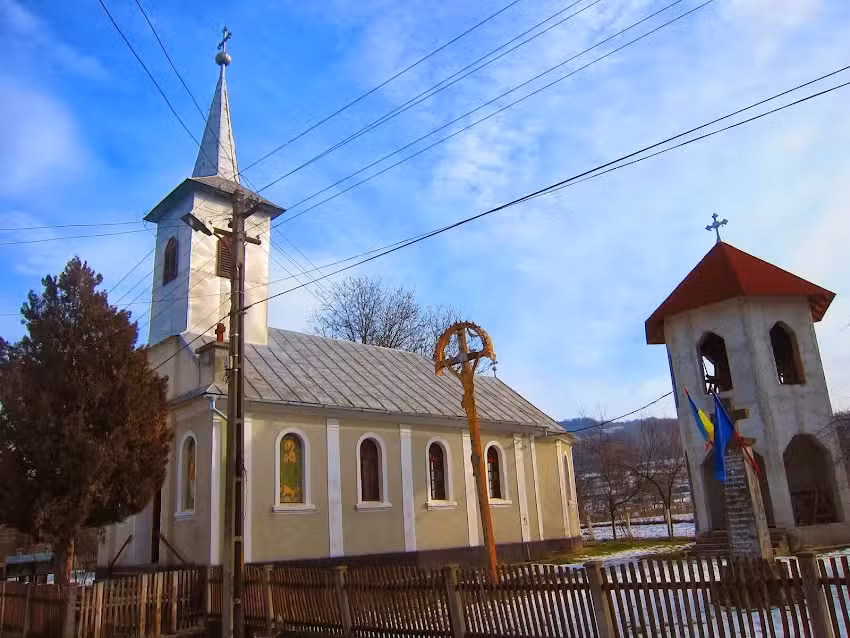 Biserica Sfinții Arhangheli Mihail și Gavril