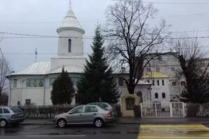 Biserica Sfinții Atanasie și Chiril &ndash; Adormirea Maicii Domnului