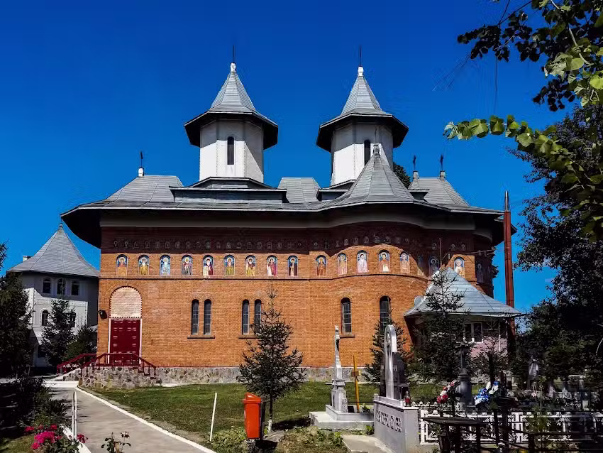 Biserica Sfinții Gheorghe și Haralambie