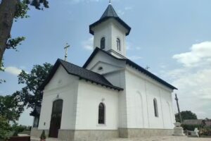Biserica „Sfinții Împărați Constantin și Elena” Broscăuți