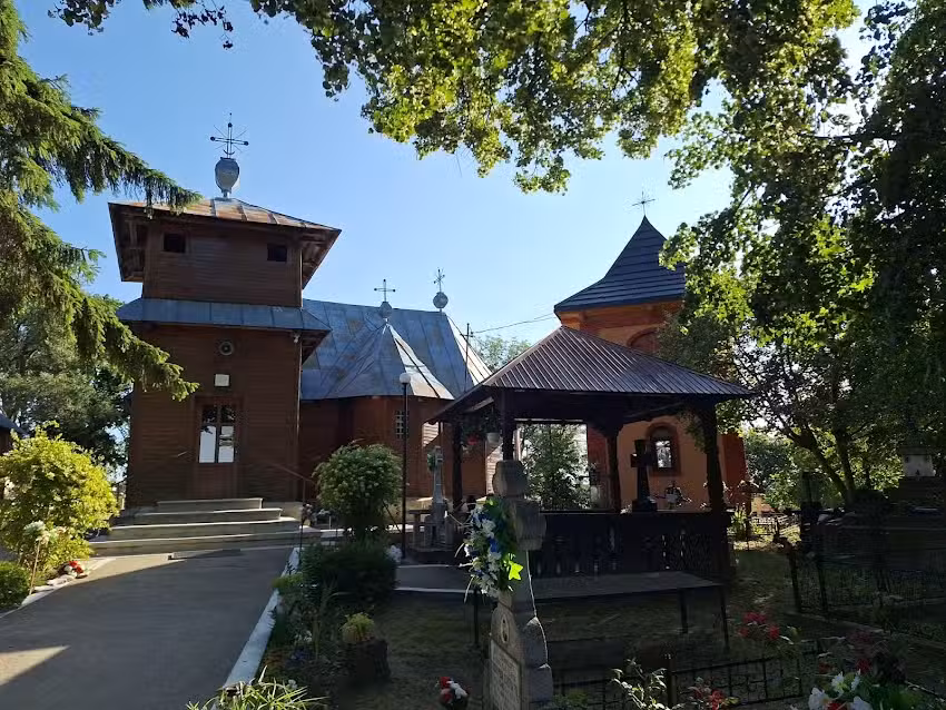 Biserica &bdquo;Sfinții &Icirc;mpărați Constantin și Elena&rdquo; &ndash; Horlăceni