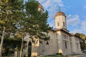 Biserica Sfinții &Icirc;mpărați Constantin și Elena, Şi Sf&acirc;ntul Mucenic Haralambie