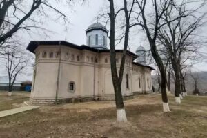 Biserica &bdquo;Sfinții &Icirc;mpărați Constantin și Elena&ldquo; Suceveni