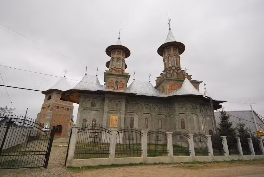 Biserica Sfinţii &Icirc;mpăraţi Văleni