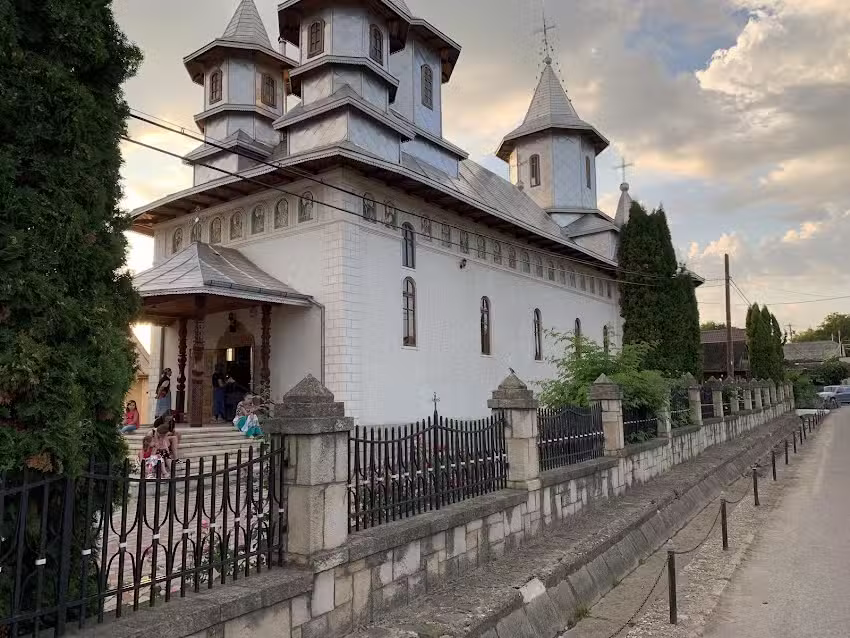 Biserica Sfinții Trei Ierarhi