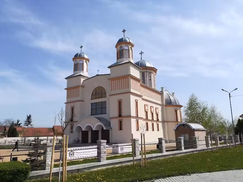 Biserica Sfinţii Trei Ierarhi