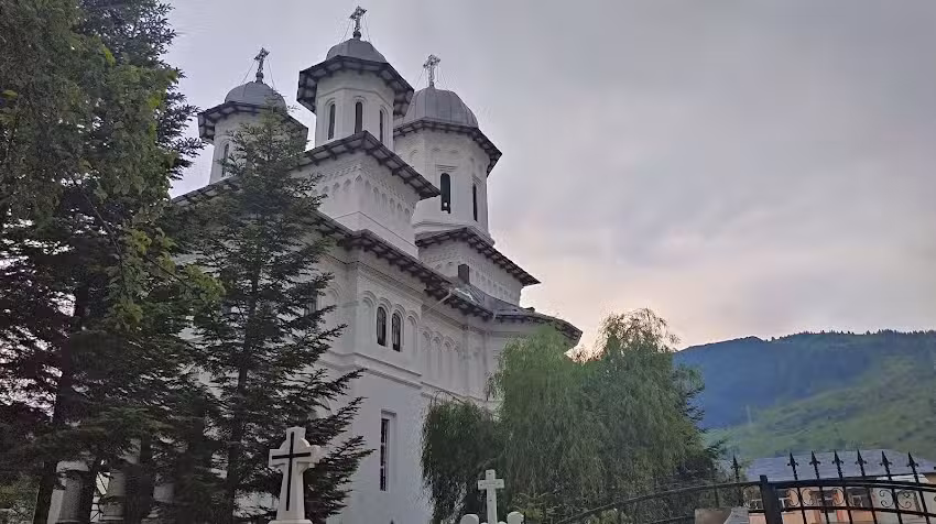 Biserica Sfinții Voievozi