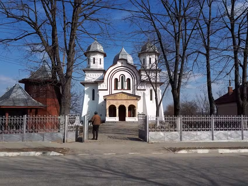 Biserica Sfinţii Voievozi