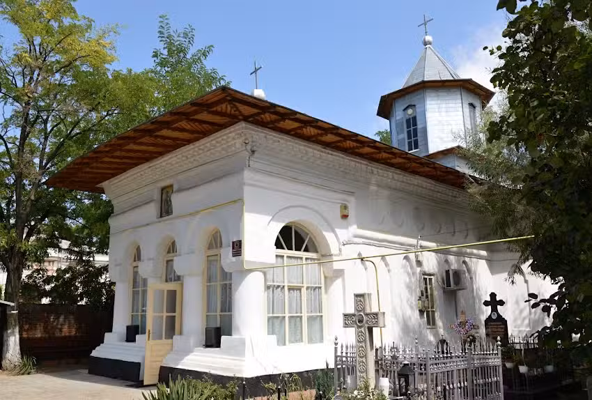 Biserica Sfinții Voievozi-C&acirc;ța Sf.arhangheli Mihail si Gavril