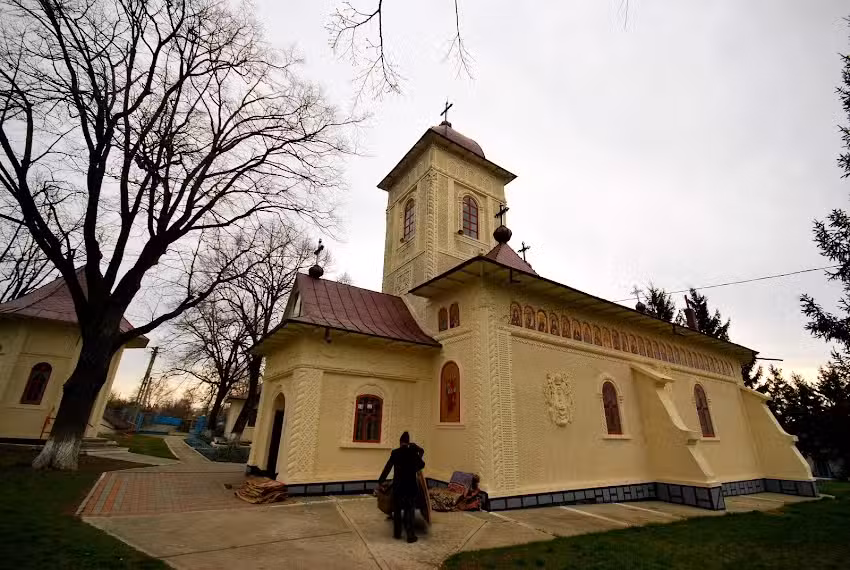 Biserica Sfinții Voievozi Ciorăni