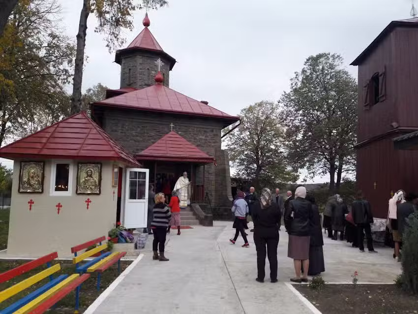 Biserica &bdquo;Sfinţii Voievozi Mihail şi Gavriil&rdquo;