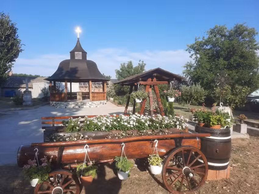 Biserica Sfinții Voievozi Moșna