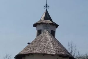 Biserica Veche din P&acirc;rvu Roșu