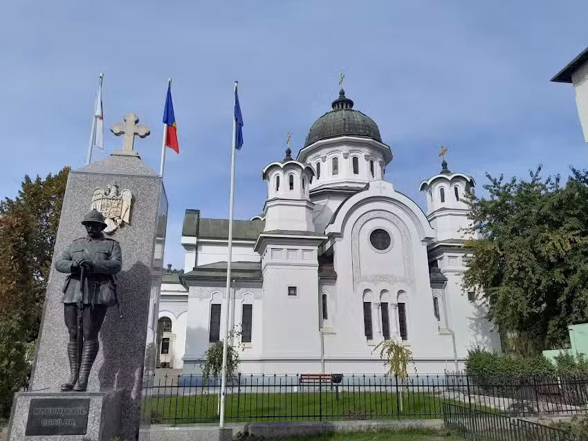 Catedrala &bdquo;Adormirea Maicii Domnului&rdquo;