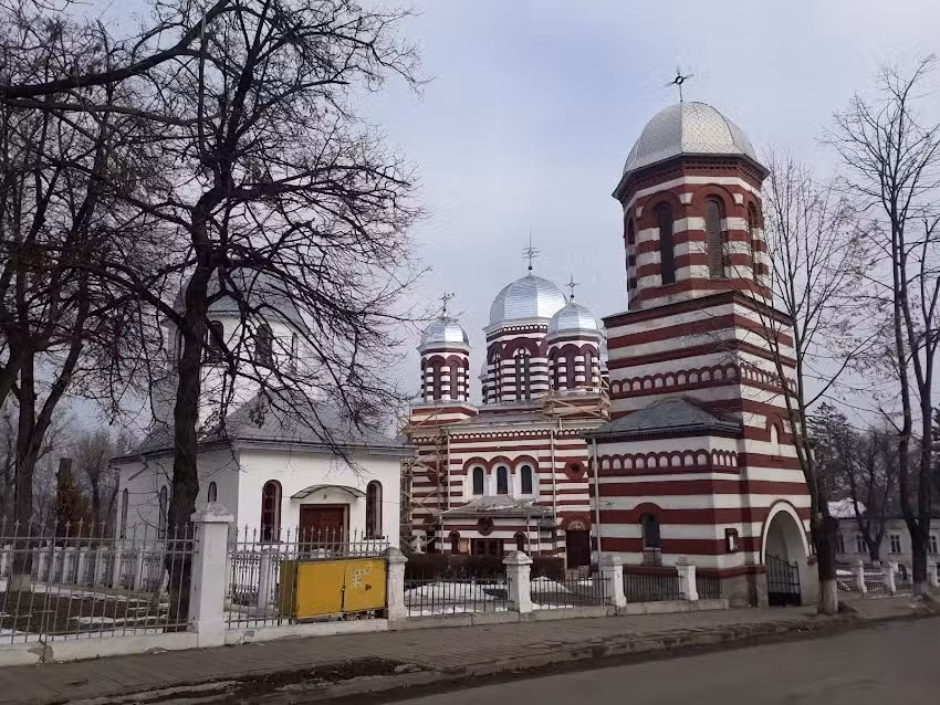 Catedrala &bdquo;Adormirea Maicii Domnului&rdquo;