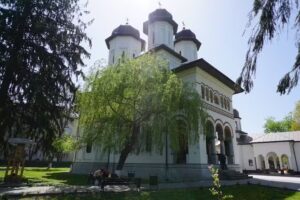 Catedrala Sfinții Apostoli Balș