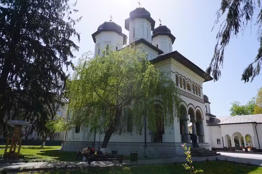 Catedrala Sfinții Apostoli Balș