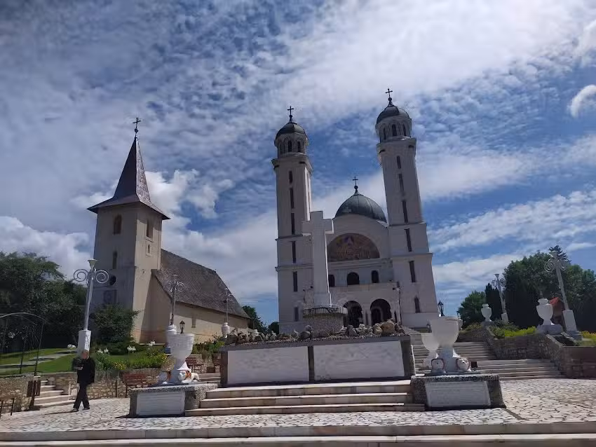 Catedrala Sfinții Apostoli Petru și Pavel