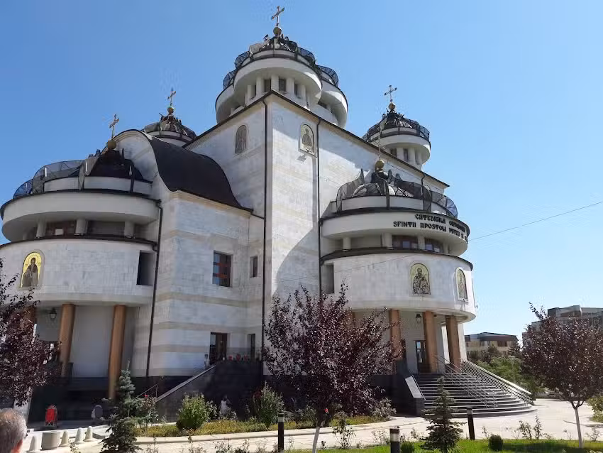 Catedrala Sfinții Apostoli Petru și Pavel
