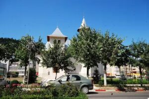 Catedrala „Sfinții Împărați Constantin şi Elena” Comăneşti