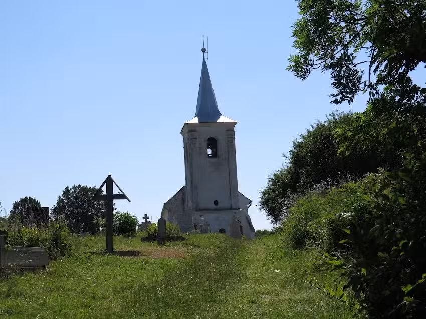 Karatna reform&aacute;tus templom &eacute;s temető