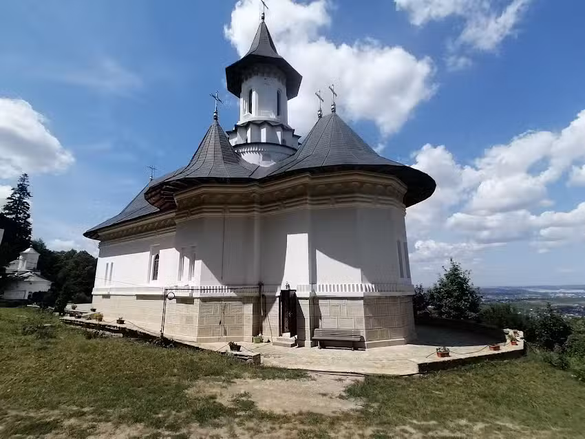 Mănăstirea Piatra Sf&acirc;ntă