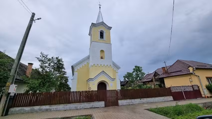 Ny&aacute;r&aacute;dszentannai r&oacute;mai katolikus templom