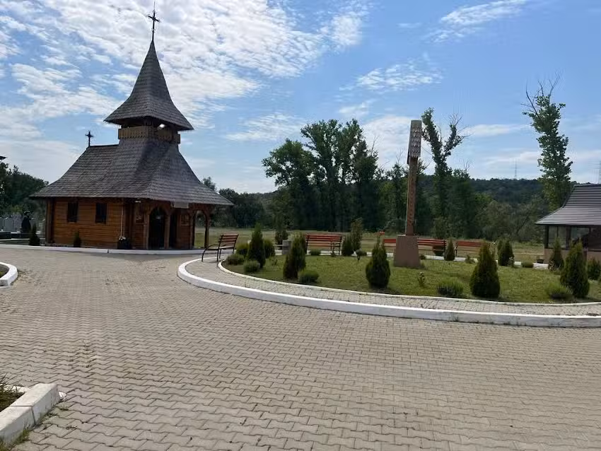 Parohia Sf&acirc;nta Treime &ndash; Cimitir Valea Ad&acirc;ncă
