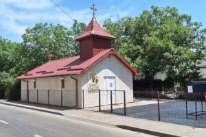 Parohia &bdquo;Sf&acirc;ntul Ioan Gură de Aur&rdquo; și &bdquo;Soborul Tuturor Sfinților Rom&acirc;ni&rdquo; Slatina