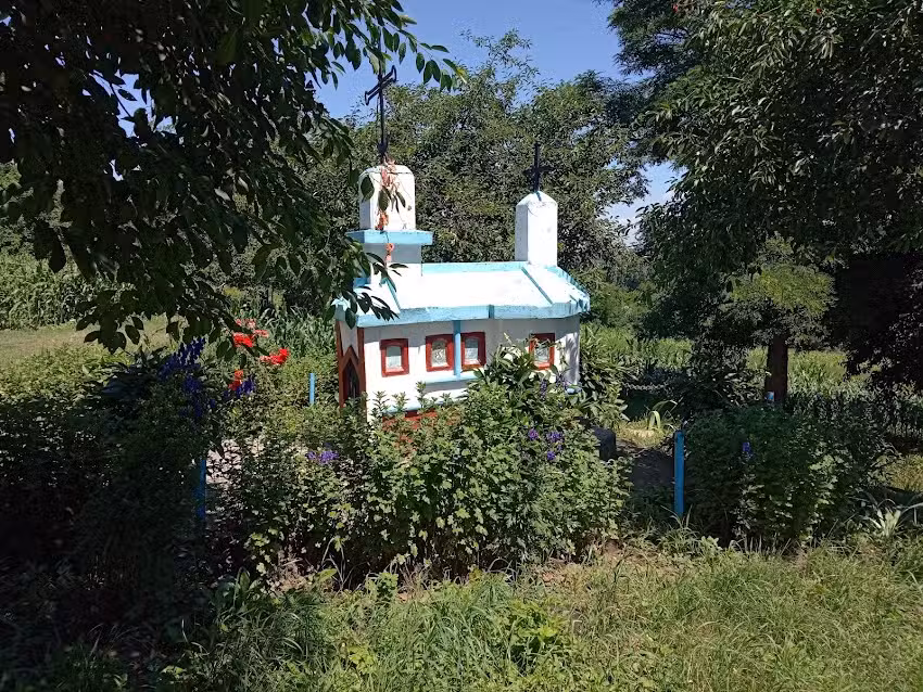 Prima bisericuța a satului