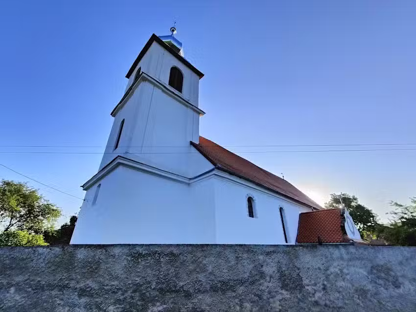 Reform&aacute;tus templom Kisborosny&oacute;