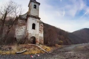 Ruinele Bisericii Catolice Baia Craiului